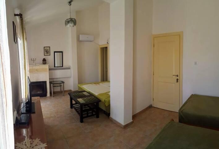 на вилле с бассейном и паркингом Apartment