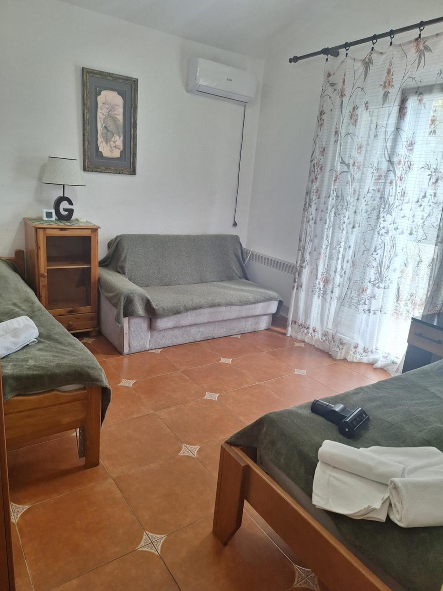 на вилле с бассейном и паркингом Apartment Budva