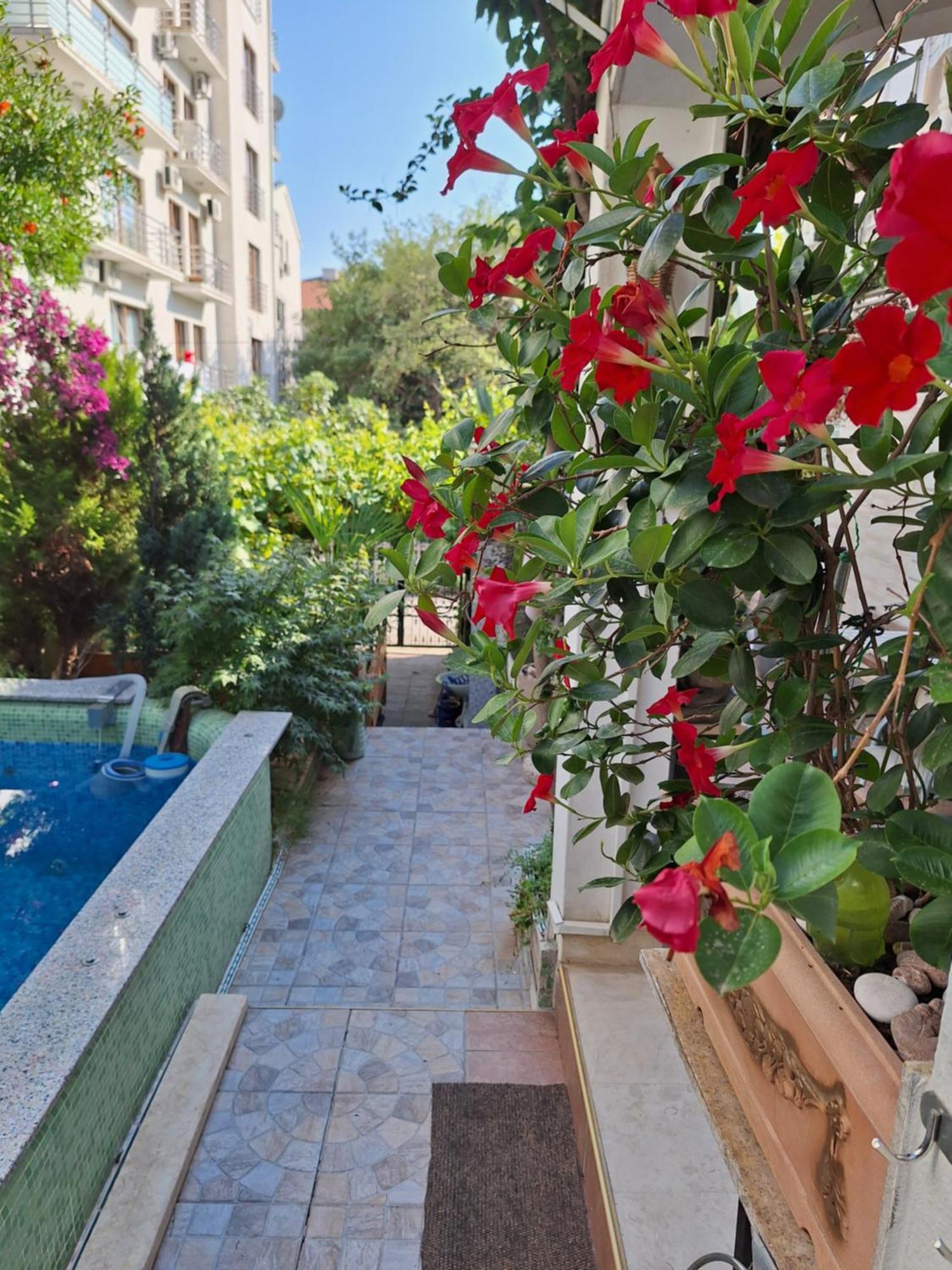 на вилле с бассейном и паркингом Apartment *