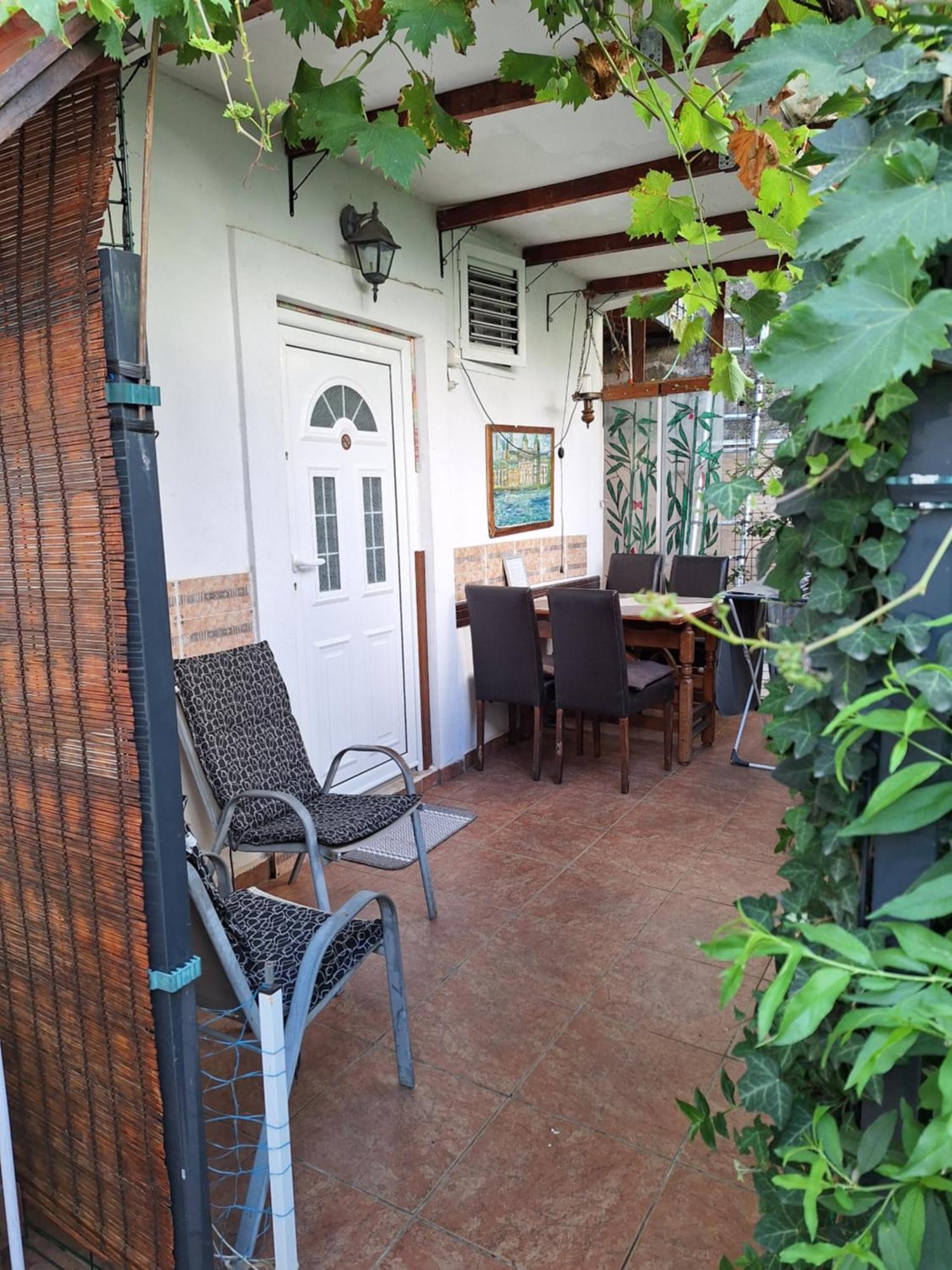 на вилле с бассейном и паркингом Apartment Budva