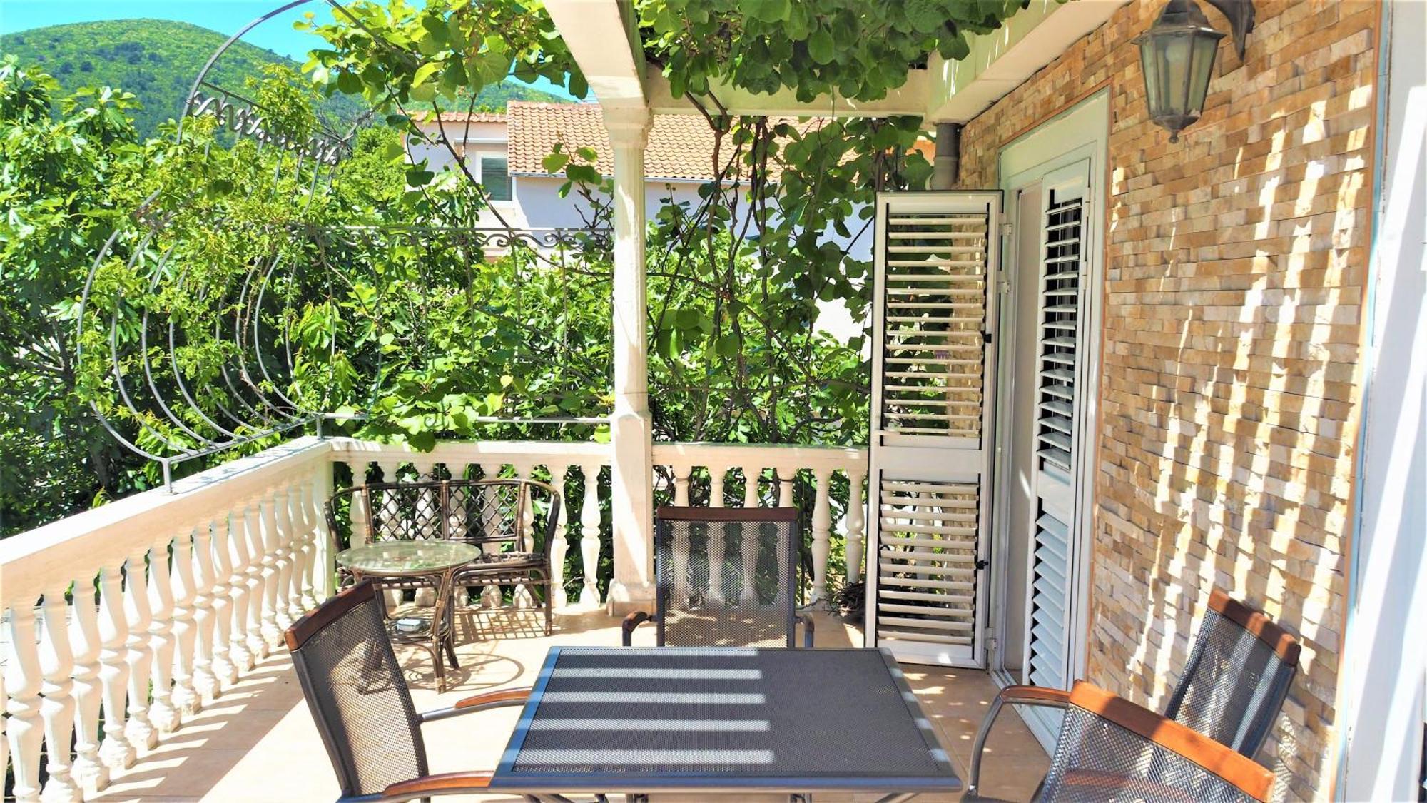 Apartment на вилле с бассейном и паркингом Budva