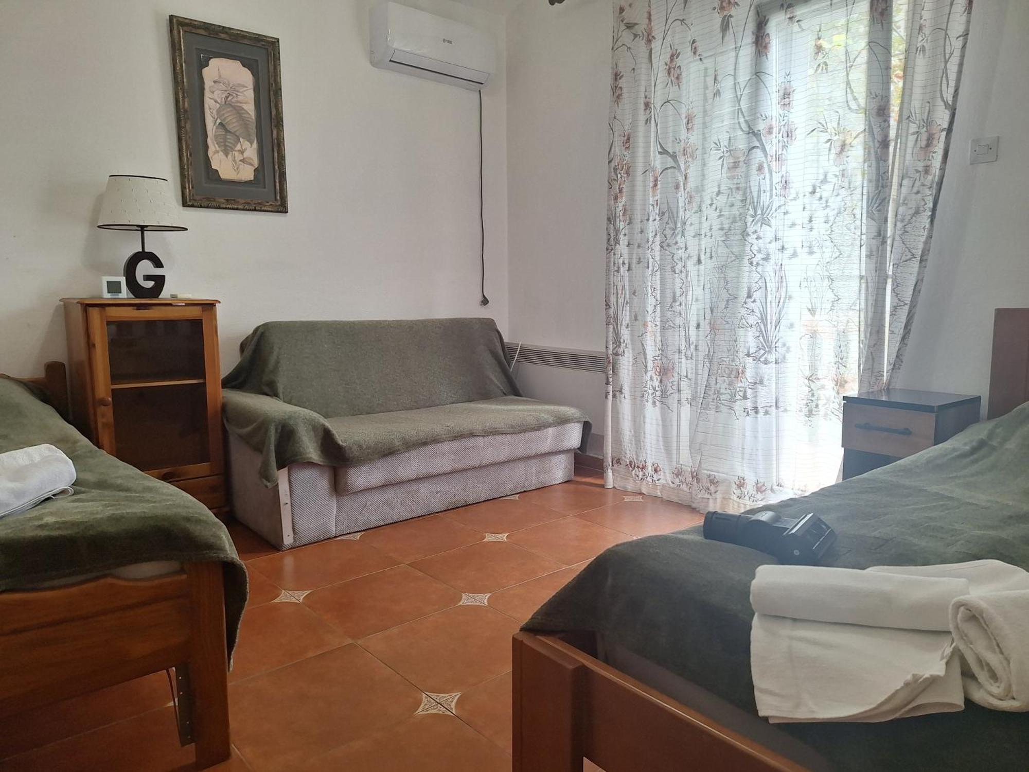 на вилле с бассейном и паркингом * Budva